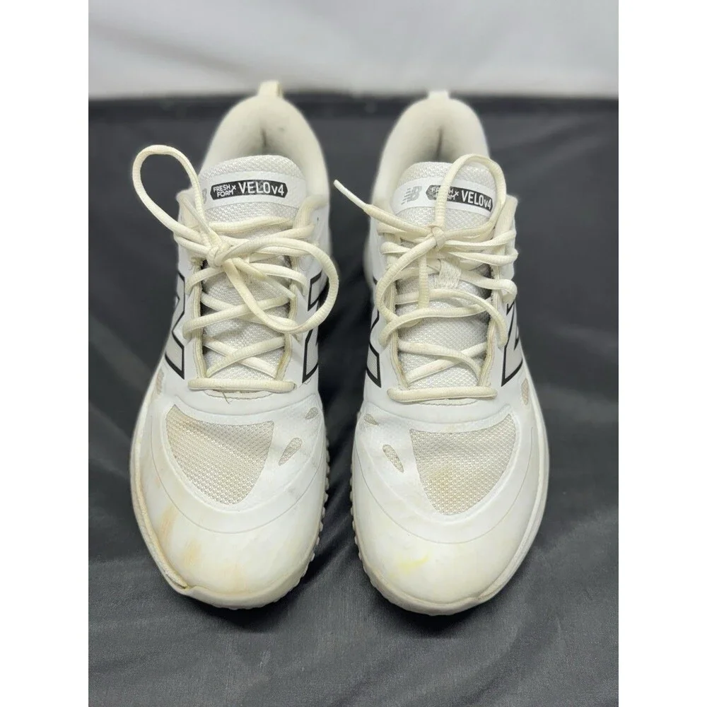 New Balance Fresh Foam Velo v4 Turf Shoes Sneakers Men’s 9.5 Women's 11 White